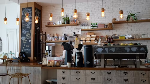 Restaurants & Cafes